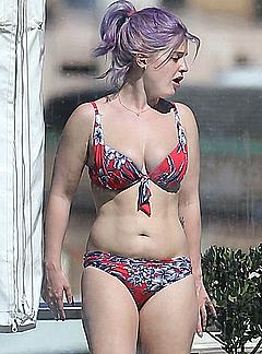 Kelly Osbourne in bikini