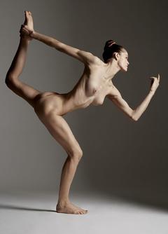 Rebekah Underhill fully nude Living Art