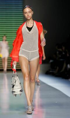 Marcelina Sowa sexy runway photo