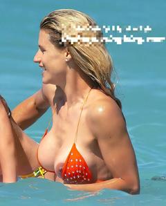 Michelle Hunziker nipple slip in Varigotti paparazzi photo