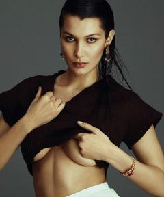 Bella Hadid underboobs