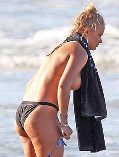 Lara Bingle change on a beach
