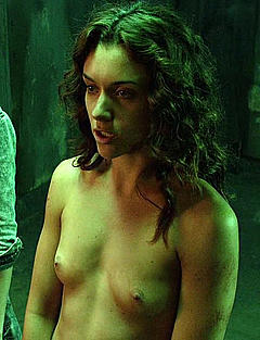 Ashlynn Yennie nude tits in The Scribbler