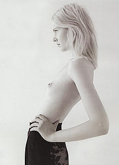 Blonde Anastasija Kondratjeva topless