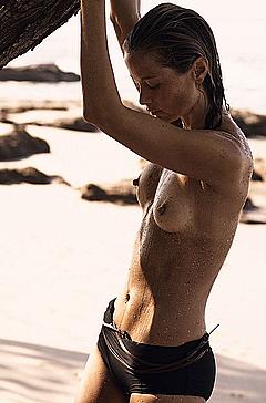 Carolyn Murphy posing topless