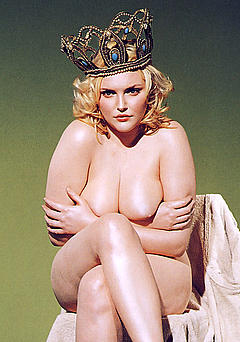 Busty Sophie Dahl posing nude