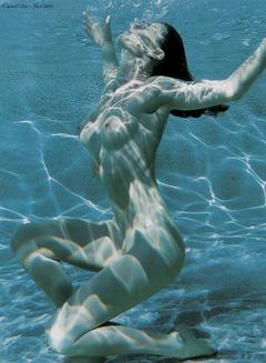Carre Otis fully nude in a water