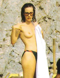 Elena Sofia Ricci nude tits paparazzi image