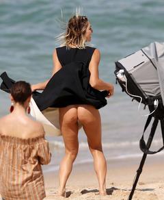 Ashley Hart bottomless shows her nude ass on a beach