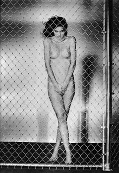 Gia Carangi nude black-&-white photo cover her pussy