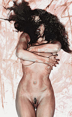 Kelly Brook fully nude, shows her nude pussy