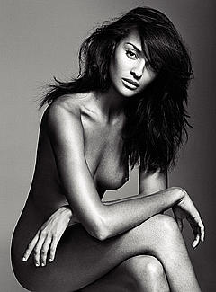 Gracie Carvalho sitting naked