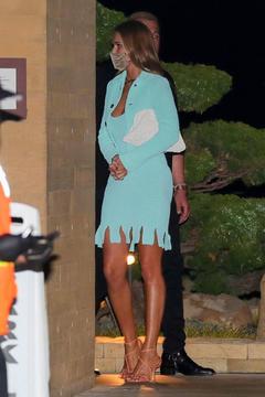 Rosie Huntington-Whiteley having dinner at Nobu in Los Angeles