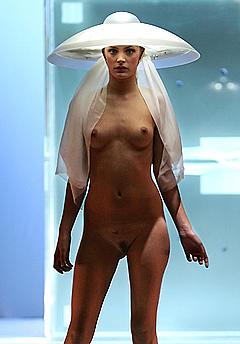 Leah De Wavrin full frontal nude