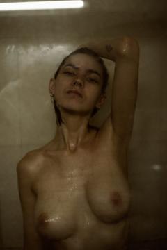Lena Yendakova topless