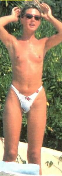 Nathalie Caldonazzo topless paparazzi photo