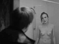 Czech actress Elizaveta Maximova nude in a bathroom at Hra