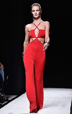 Rosie Huntington-Whiteley runway photo