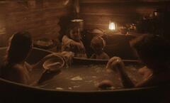 Lisa Carlehed, Tove Lo nude in a bathtub at Utvandrarna