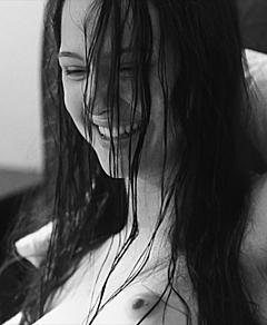 Yuliya Hlynina nude tit in Weekend