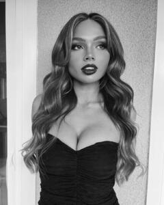 Natalie Alyn Lind sexy cleavage for Laura Rugetti photoshoot - February 2023