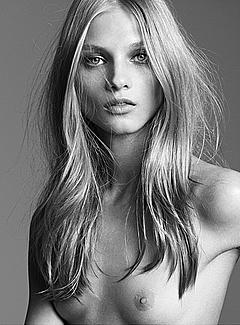 Blonde Anna Selezneva topless