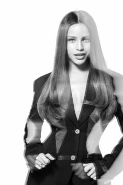 Emilia Mernes - Elle, Spain - July 2025
