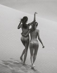 Beate Muska naked in a desert