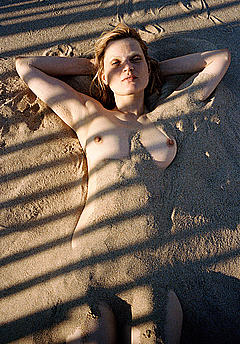 Guinevere van Seenus nude mag scan