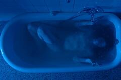 Carole Jachtmann nude in a bathtub at Morgenflimmern