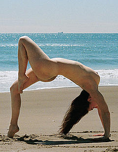 Myla Dalbesio fully nude
