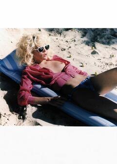 Allison Renner flashing her nude tit