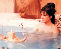 Elizabeth Taylor naked in a pool
