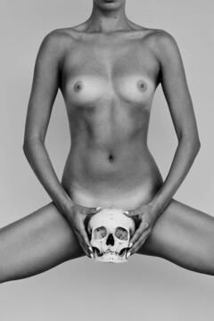Brianna Mellon nude cover her pussy