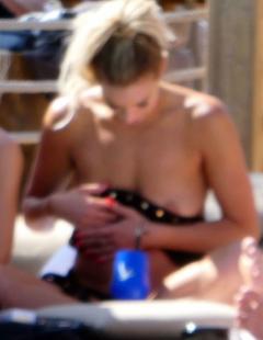 Ferne McCann tit slip on a beach paparazzi photo