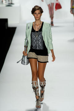 Teresa Dilger sexy runway photo