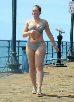 Iskra Lawrence in bikini