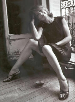 Nathalie Baye sexy legs