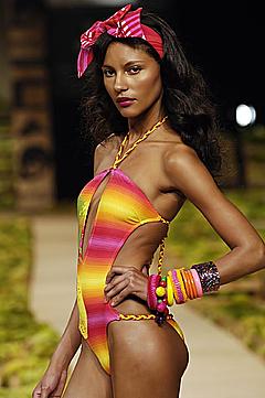 Emanuela de Paula swimsuit runway image