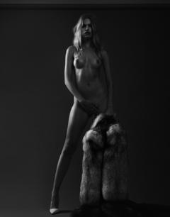 Daphne Groeneveld posing naked but cover her pussy