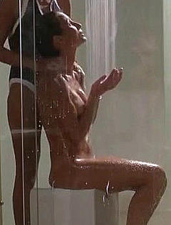 Jennifer Lauret naked in Une Famille Formidable