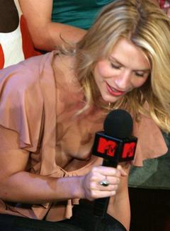 Claire Danes tit slip paparazzi phot