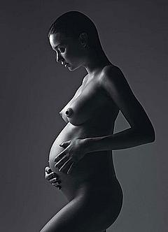 Pregnant Miranda Kerr naked