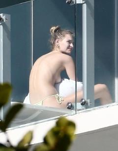 Roosmarijn de Kok sunbathing topless her balcony in Miami