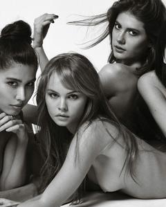 Anastasiya Scheglova naked with friends