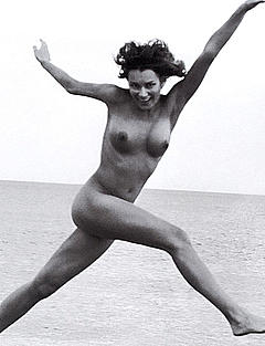 Alena Seredova naked black-&-white photo