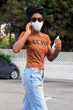 Kelly Rowland braless pokies while shopping for house plants