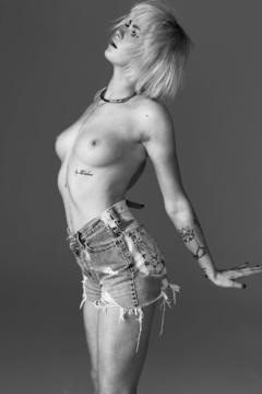 Blonde Ireland Baldwin topless in denim jeans