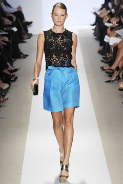 Behati Prinsloo sexy legs runway photo