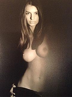 Emily Ratajkowski nude boobs